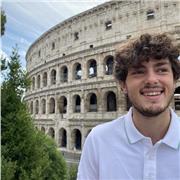 Laureando in ingegneria al politecnico di Milano impartisce ripetizioni di matematica e fisica, anche a livello universitario. A Milano in presenza ovunque Skype